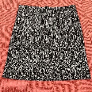 Renuar (Montreal) women’s size 6 Black and White Patterned dressy skort